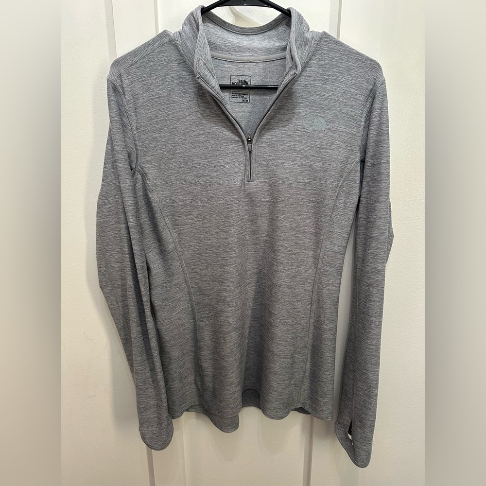 Women’s The North Face 1/4 Zip Light Weight Jack size Medium